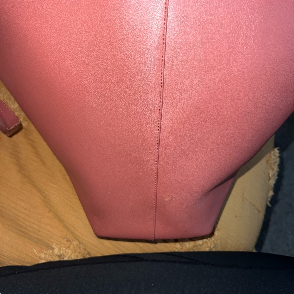 Saint Laurent Pink Tote Bag with Minimalist Design - Picture 11 of 13